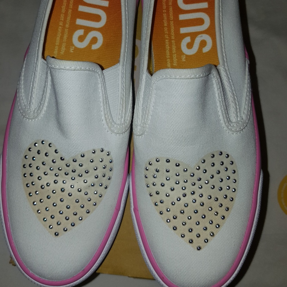 -NEW Suns Kendall heart color change sz 7 slip on